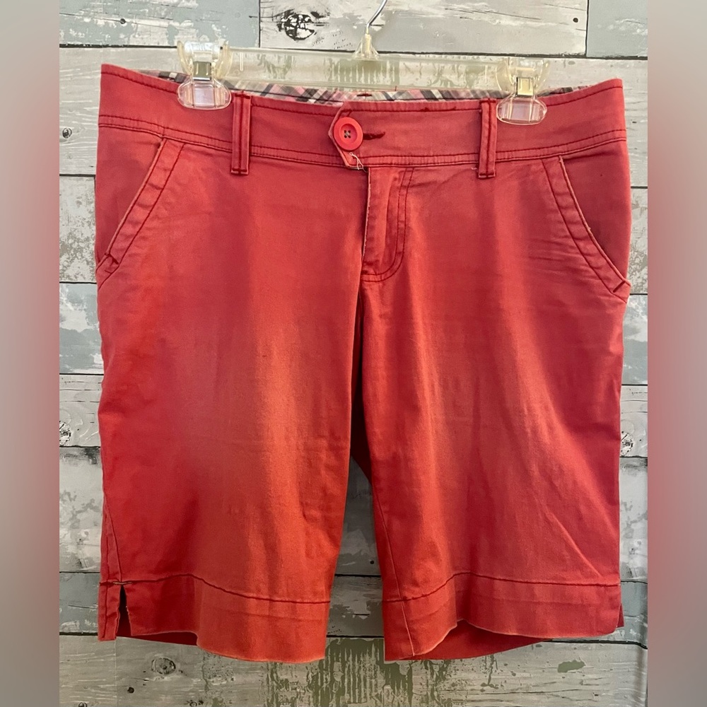 Muted brick red Bermudas